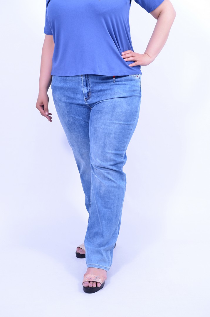 Стильные широкие джинсы батал