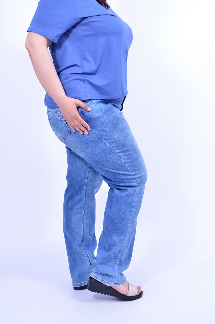 Стильные широкие джинсы батал