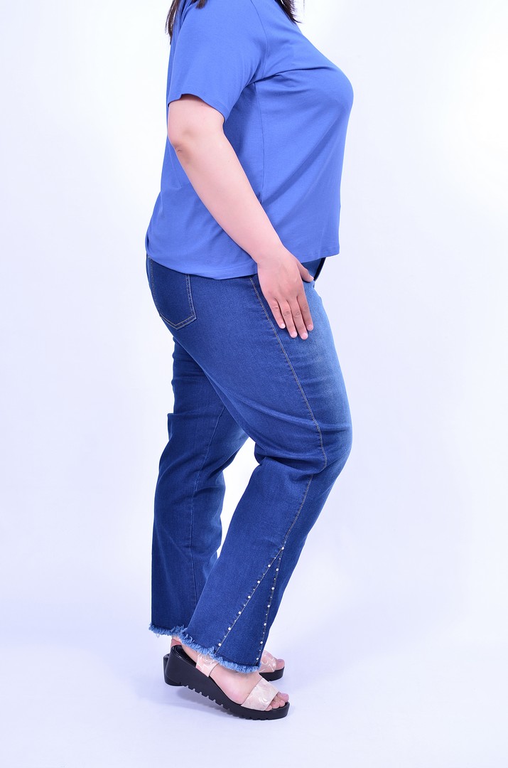 Джинсы широкие с декором супер батал