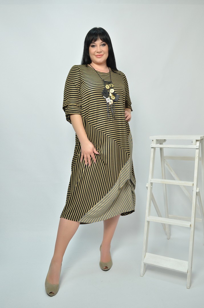 Сукня з прикрасою батал