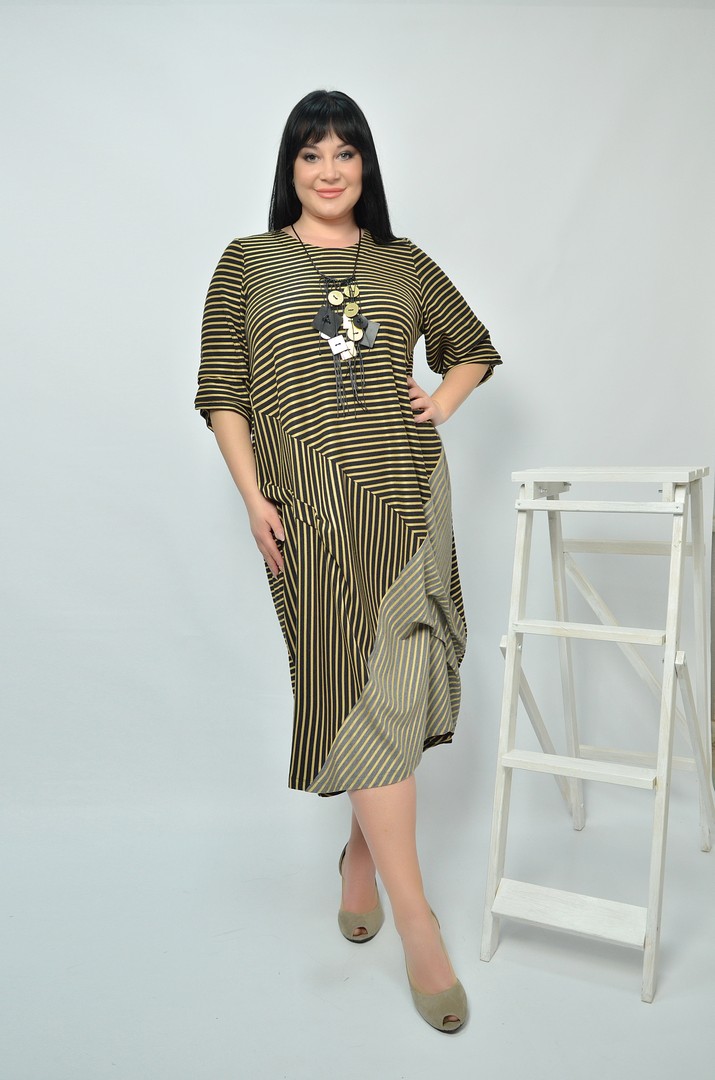 Сукня з прикрасою батал