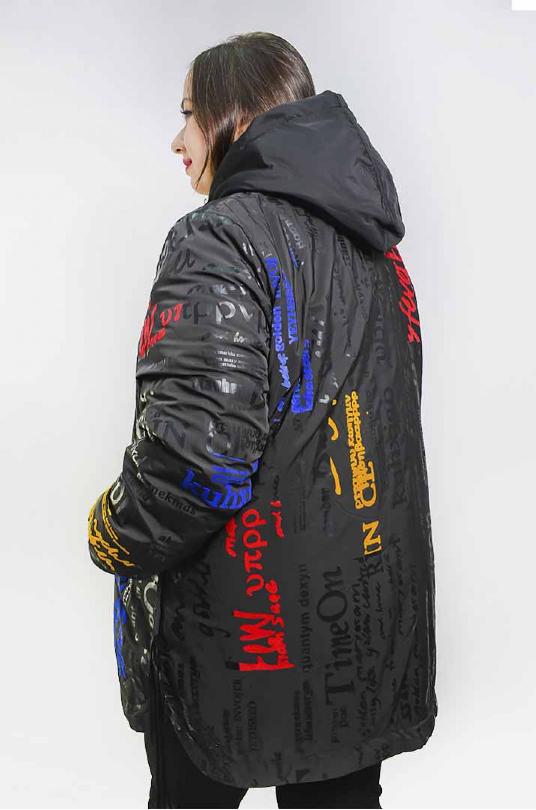 Куртка подовжена з кольоровими написами супер батал