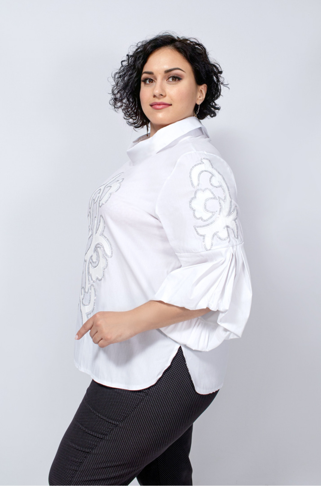 Нарядная блуза с рукавом воланом батал