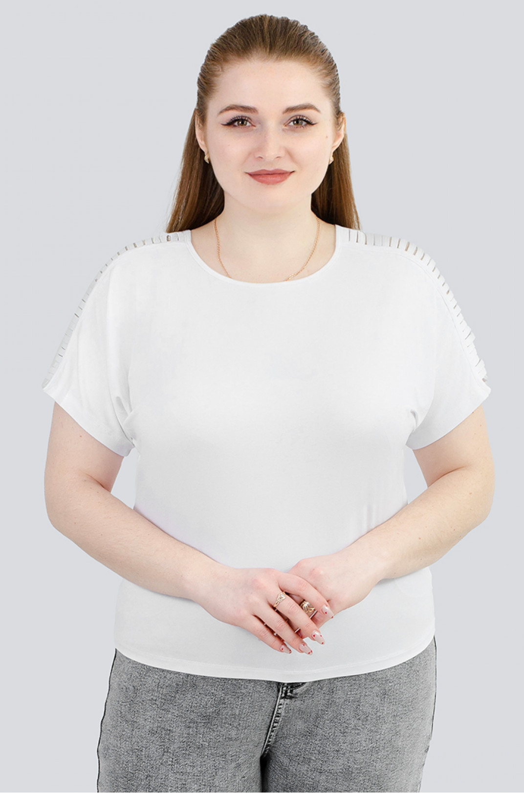 Трикотажна футболка з декором на рукавах великих розмірів