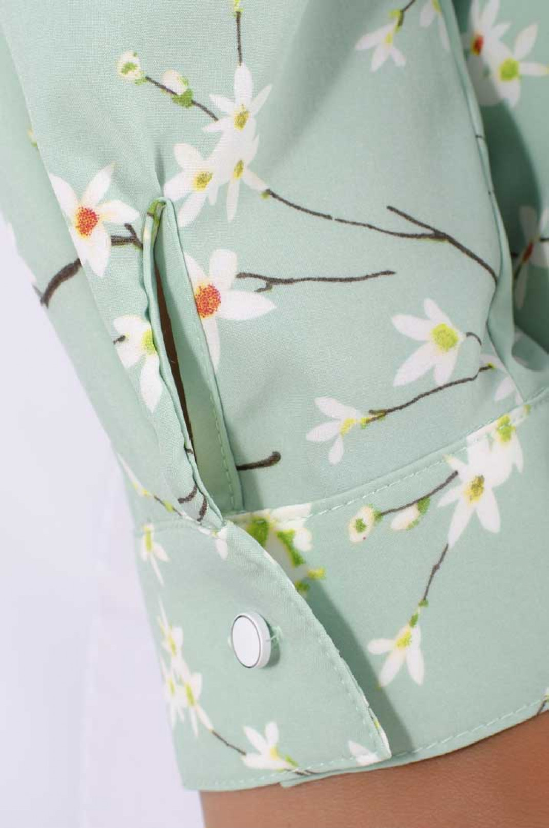 Изящная блуза софт с цветами супер батал