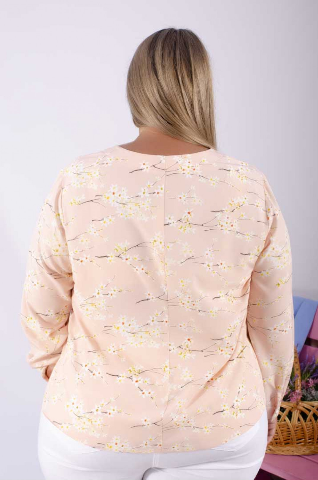 Витончена  блуза софт з квітами супер батал