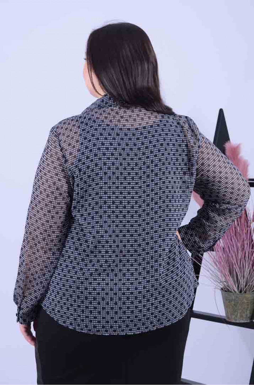 Удлиненная блуза-двойка с украшением батал