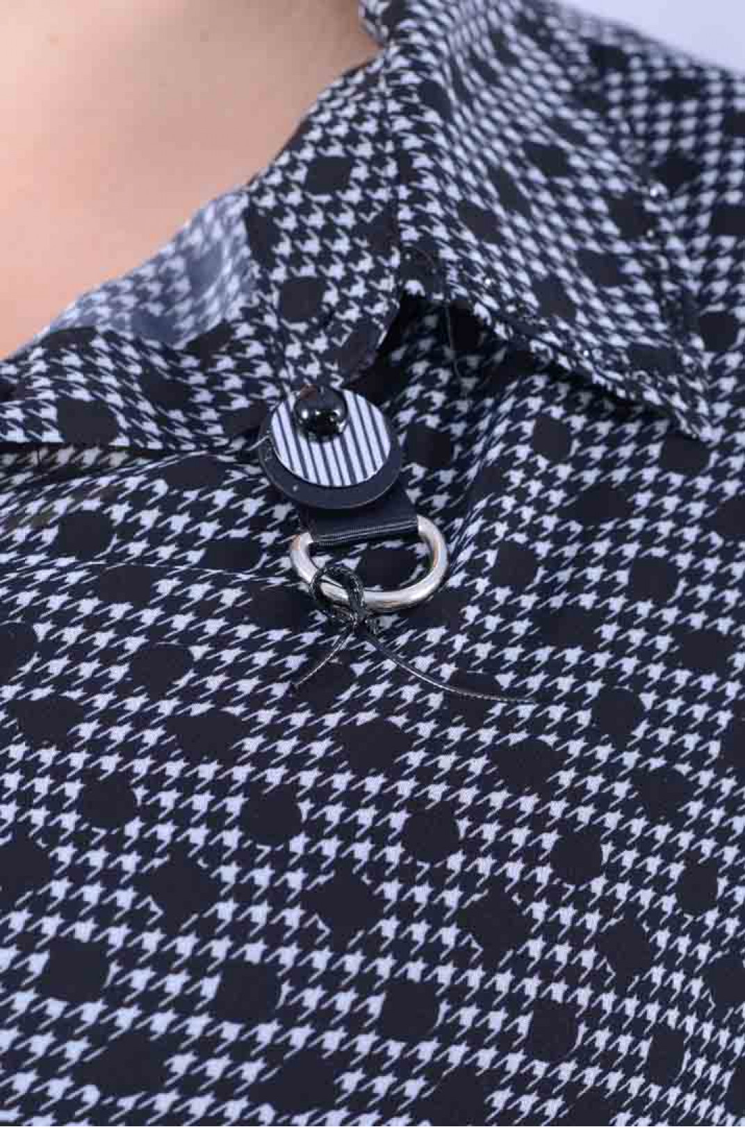 Удлиненная блуза-двойка с украшением батал