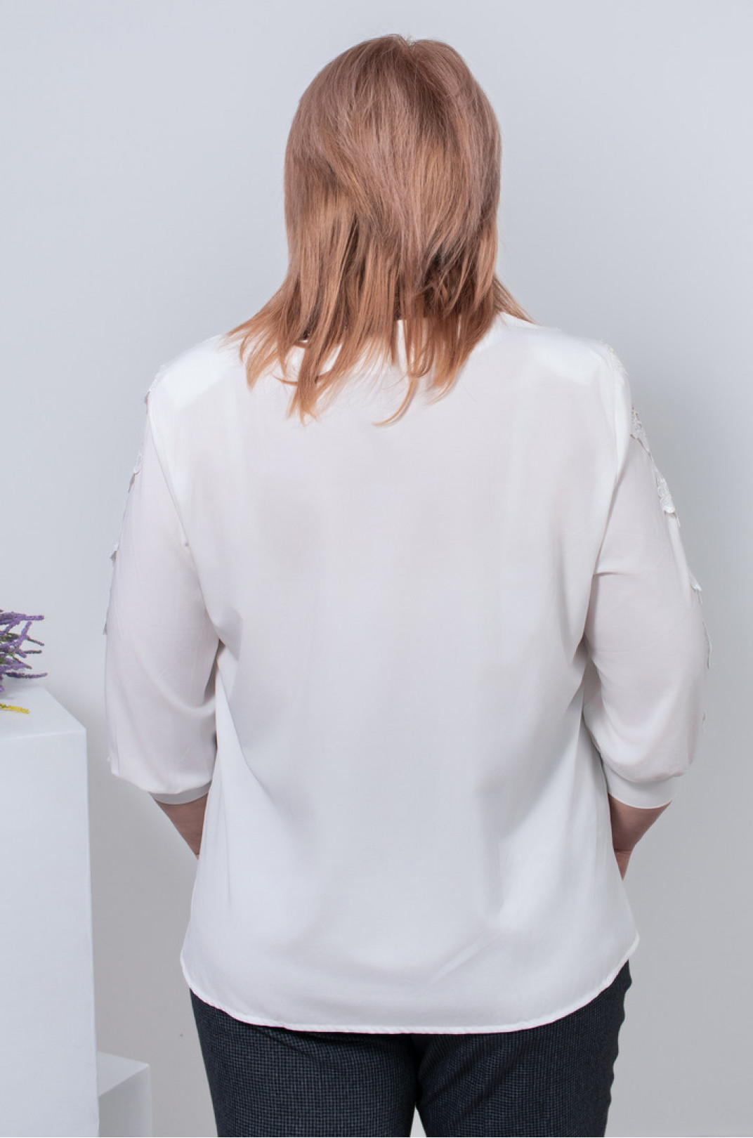 Блуза коротка з мереживом батал