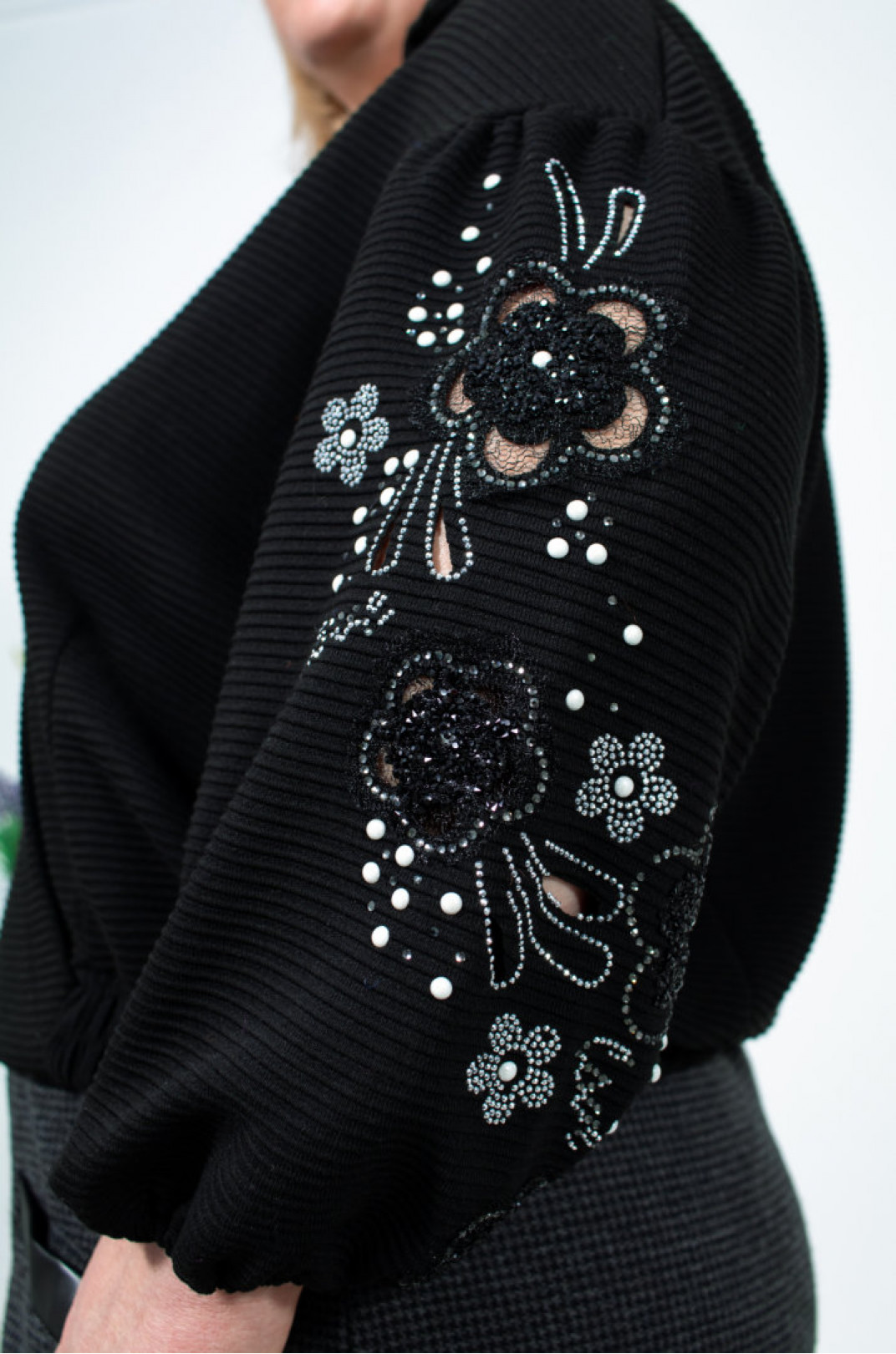 Блуза з декорованими рукавами батал