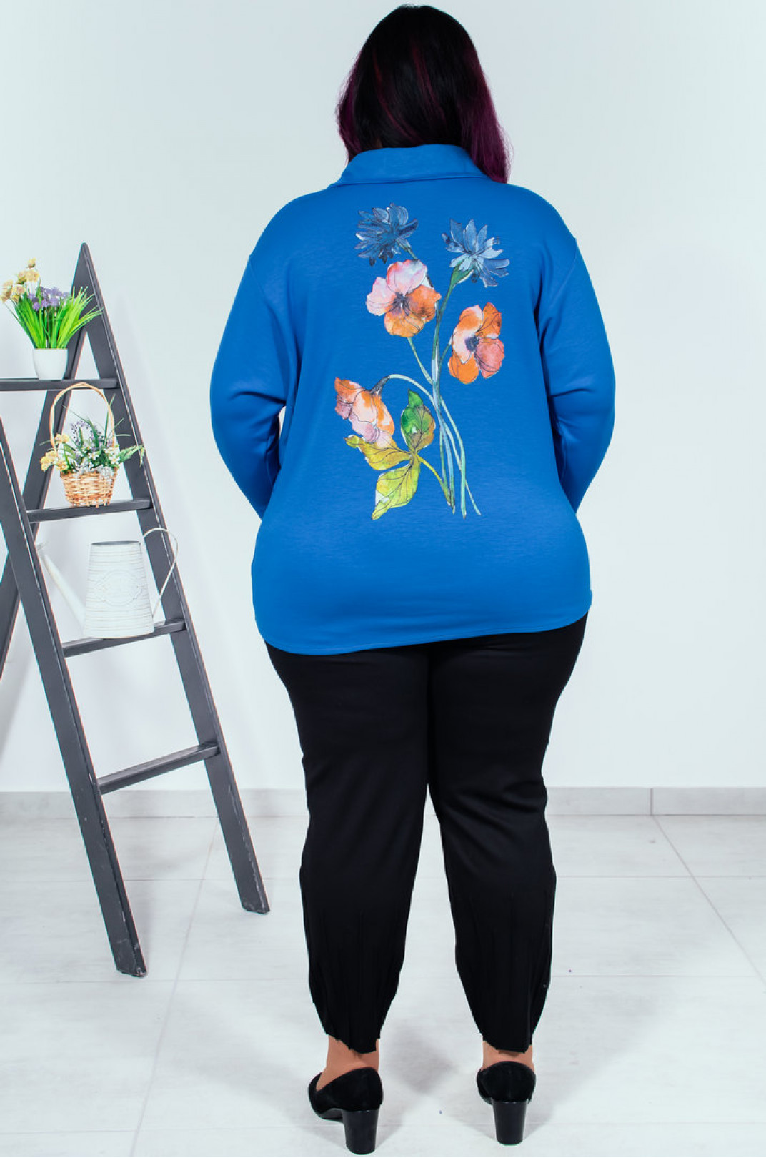 Блуза довга з квітковим принтом на спині батал