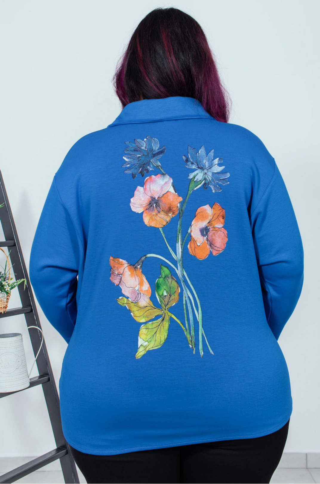 Блуза довга з квітковим принтом на спині батал