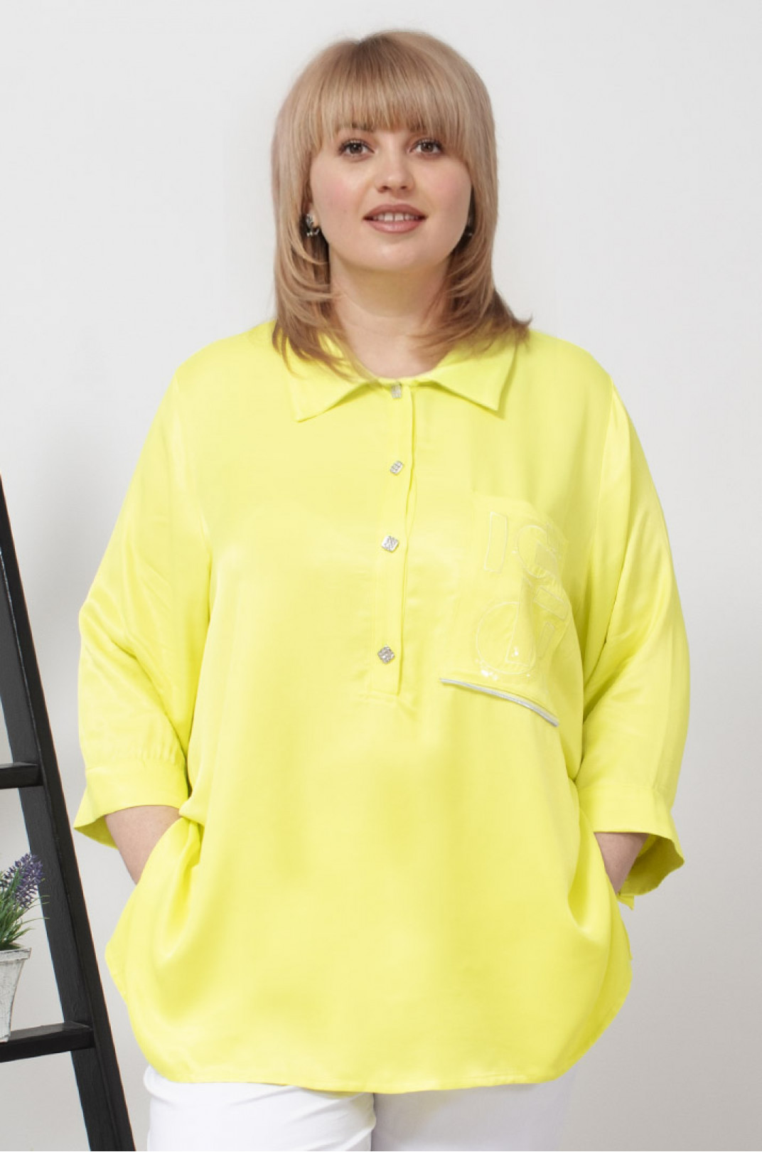 Шелковая блуза с карманом в пайетки батал