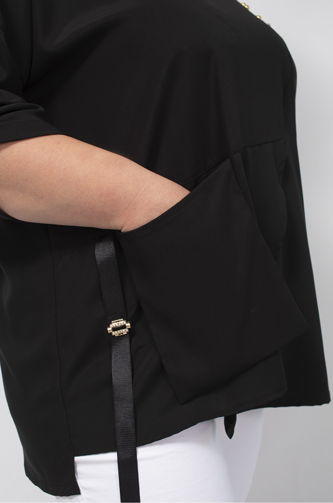 Блуза шелк с карманом и декором батал