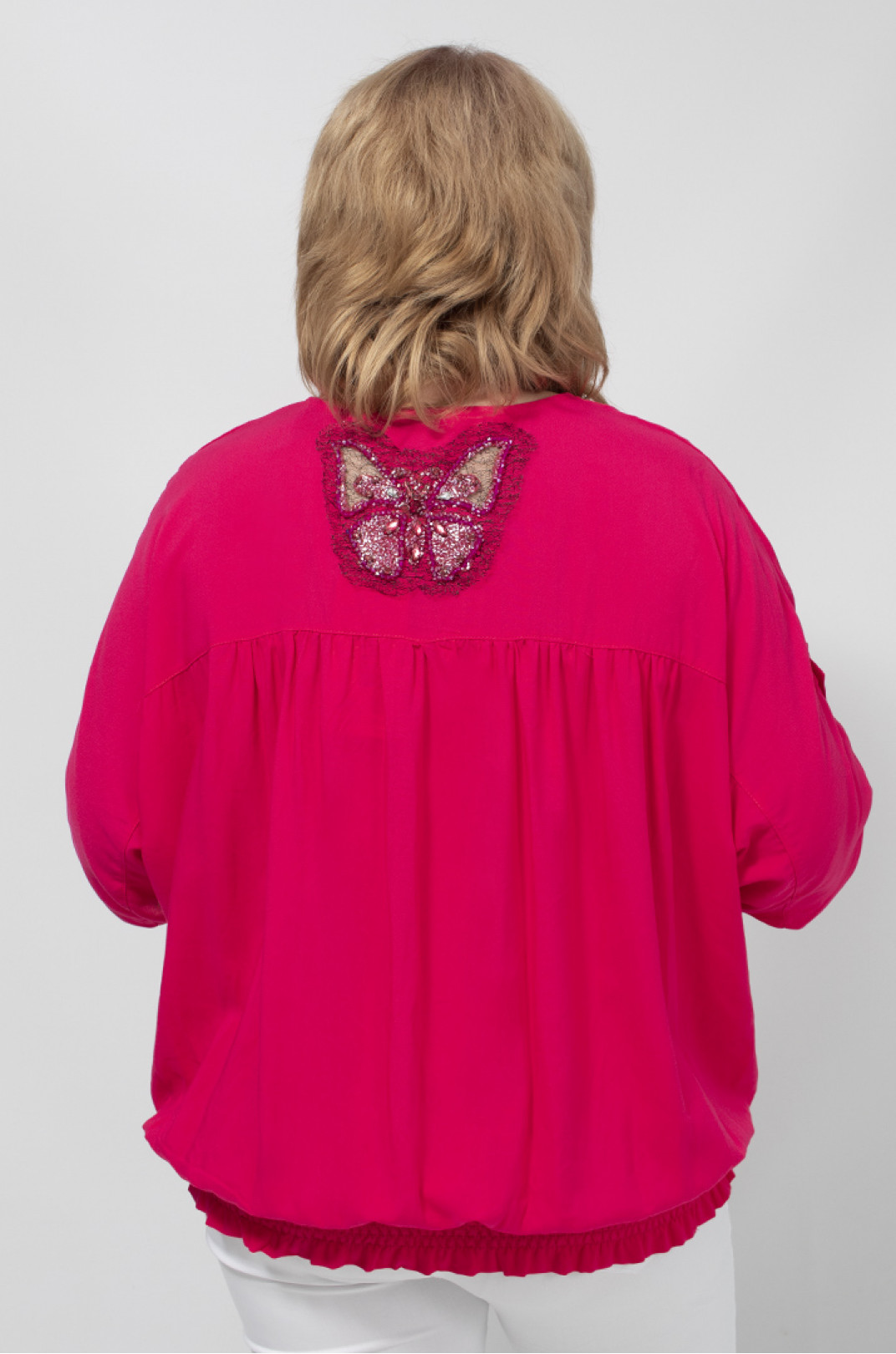 Блуза однотонна з декором на спинці батал