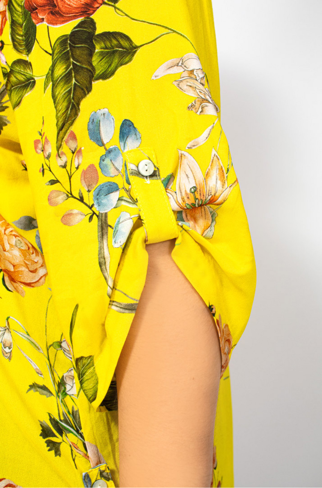 Легкая блуза в яркие цветы супер батал