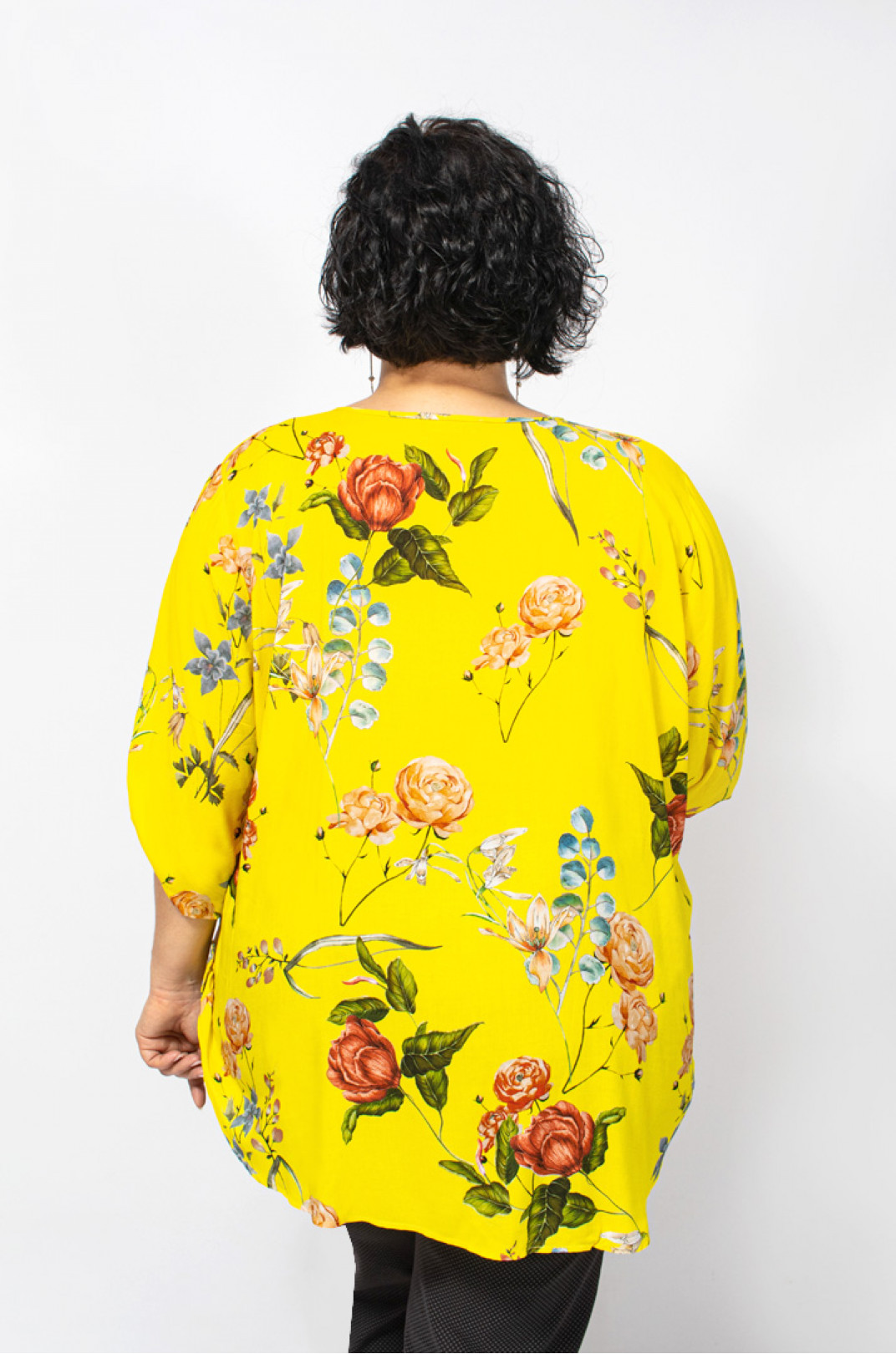 Легкая блуза в яркие цветы супер батал