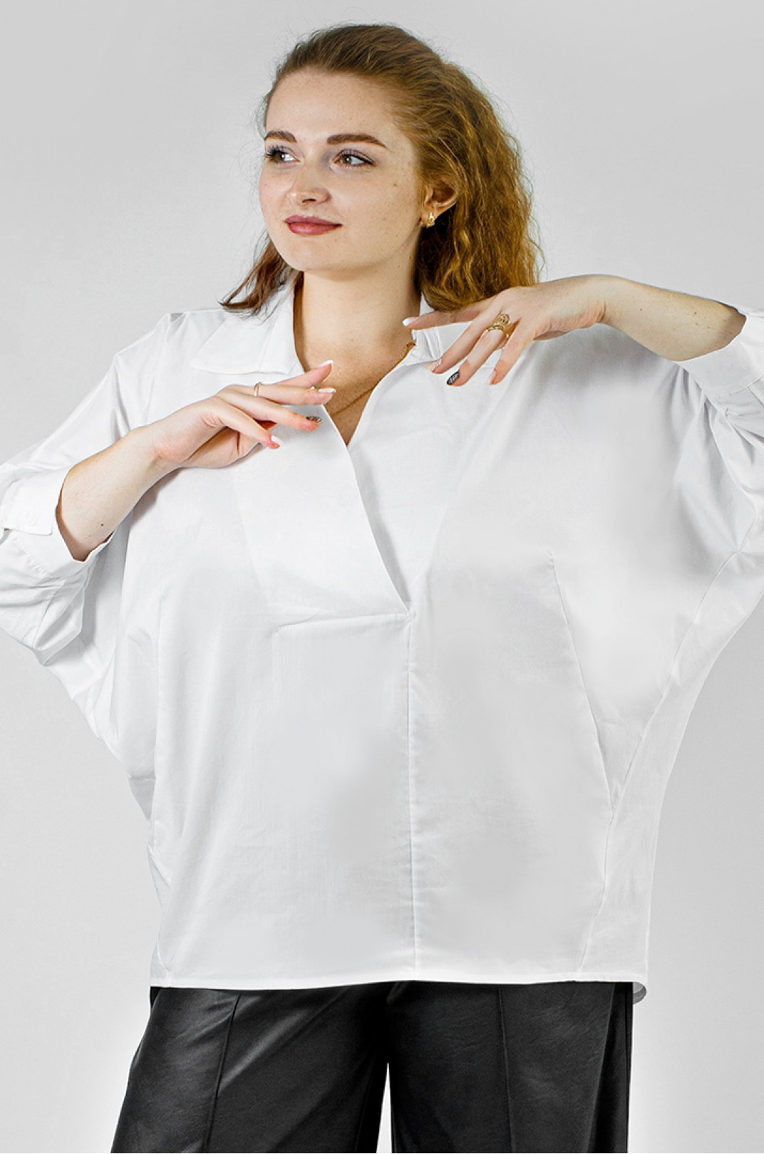 Белая котоновая блуза с украшением батал