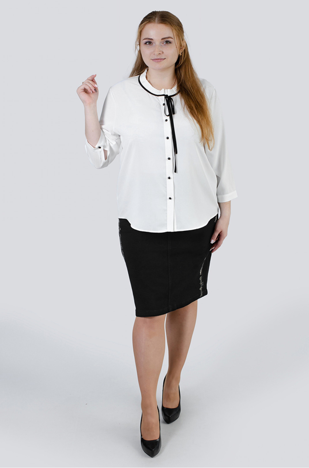 Изысканная блуза в черно-белых тонах батал