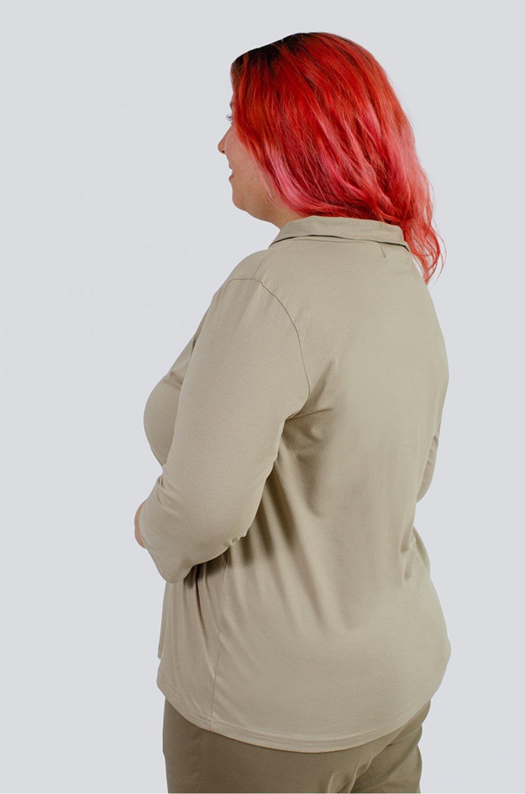 Блуза трикотажна з горловиною-хомут на ґудзиках великих розмірів