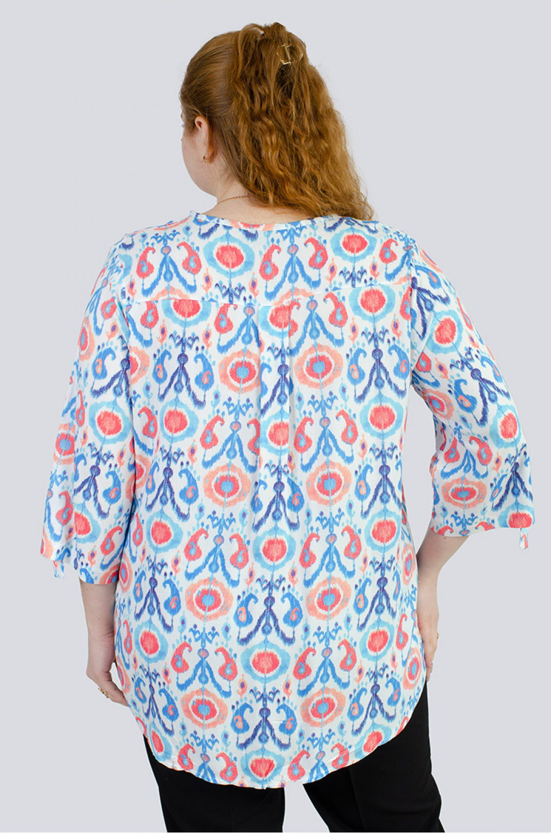 Блуза в кольоровий принт великих розмірів