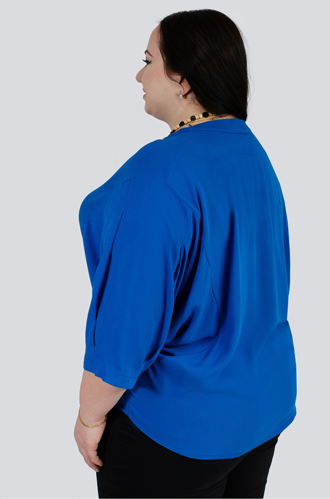 Элегантная блуза с украшением больших размеров