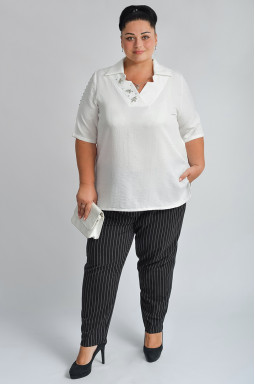 Блуза с фигурным воротником и декором из стразов больших размеров