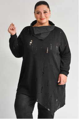 Блуза з асиметричним низом та декоративними прорізами великих розмірів