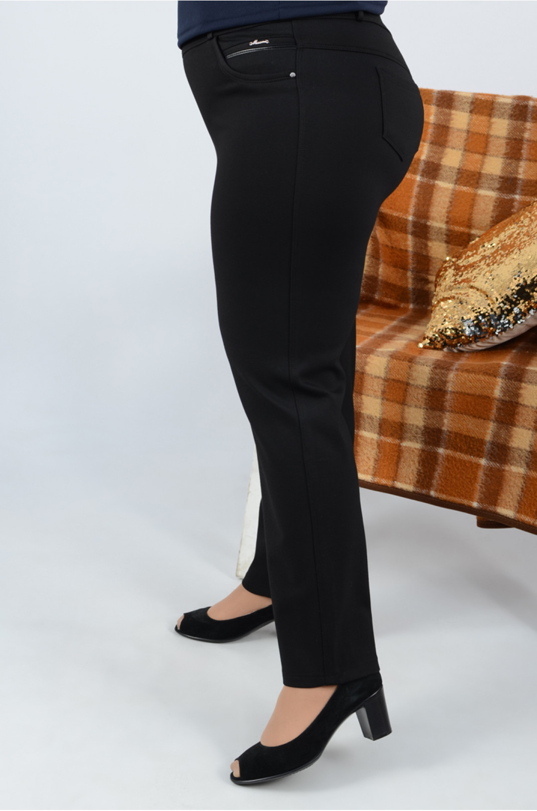 Теплые средние брюки с декором супер батал