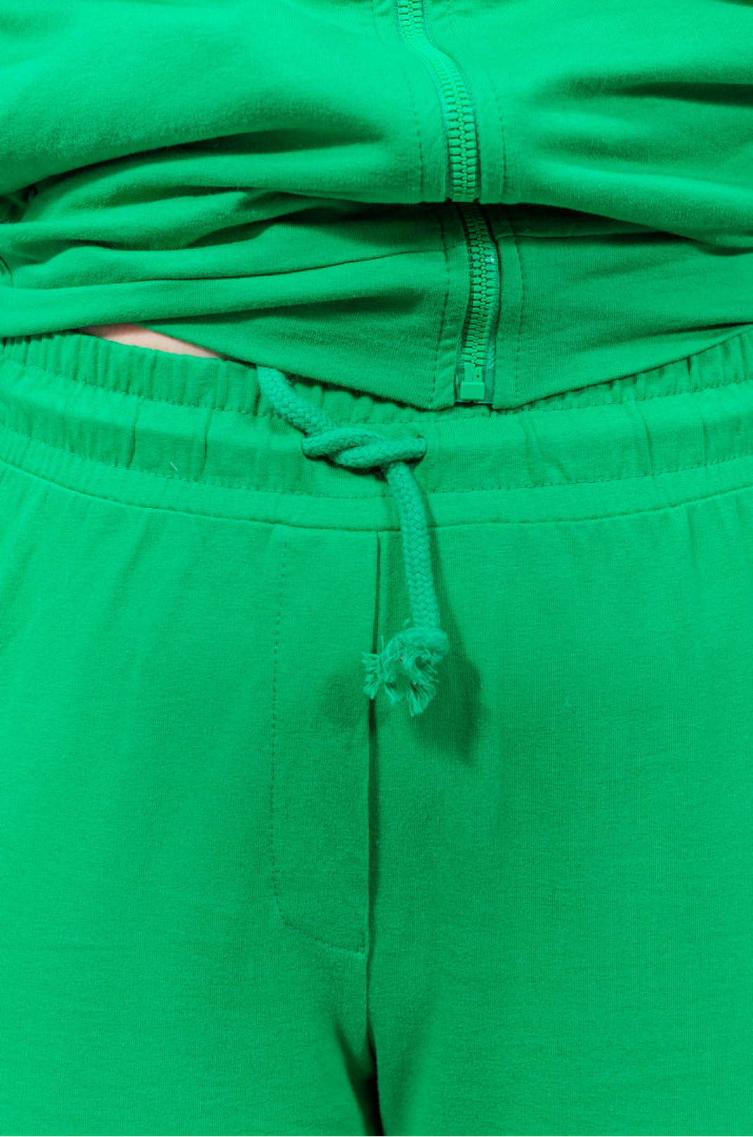 Завужені спортивні брюки в різних кольорах батал