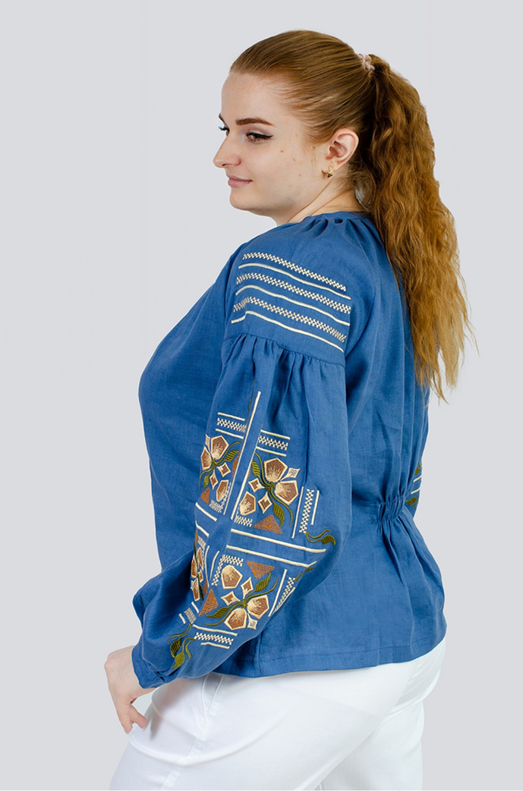 Модна блуза-вишиванка великих розмірів