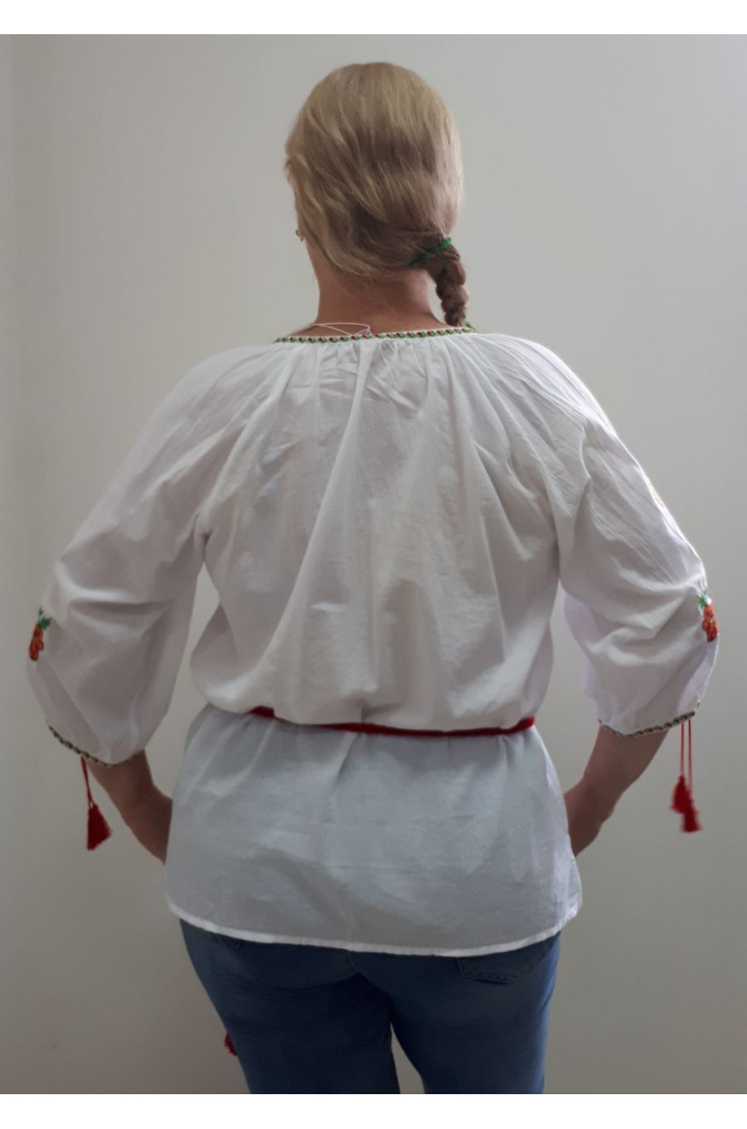 Вышиванка-блуза с цветочным орнаментом