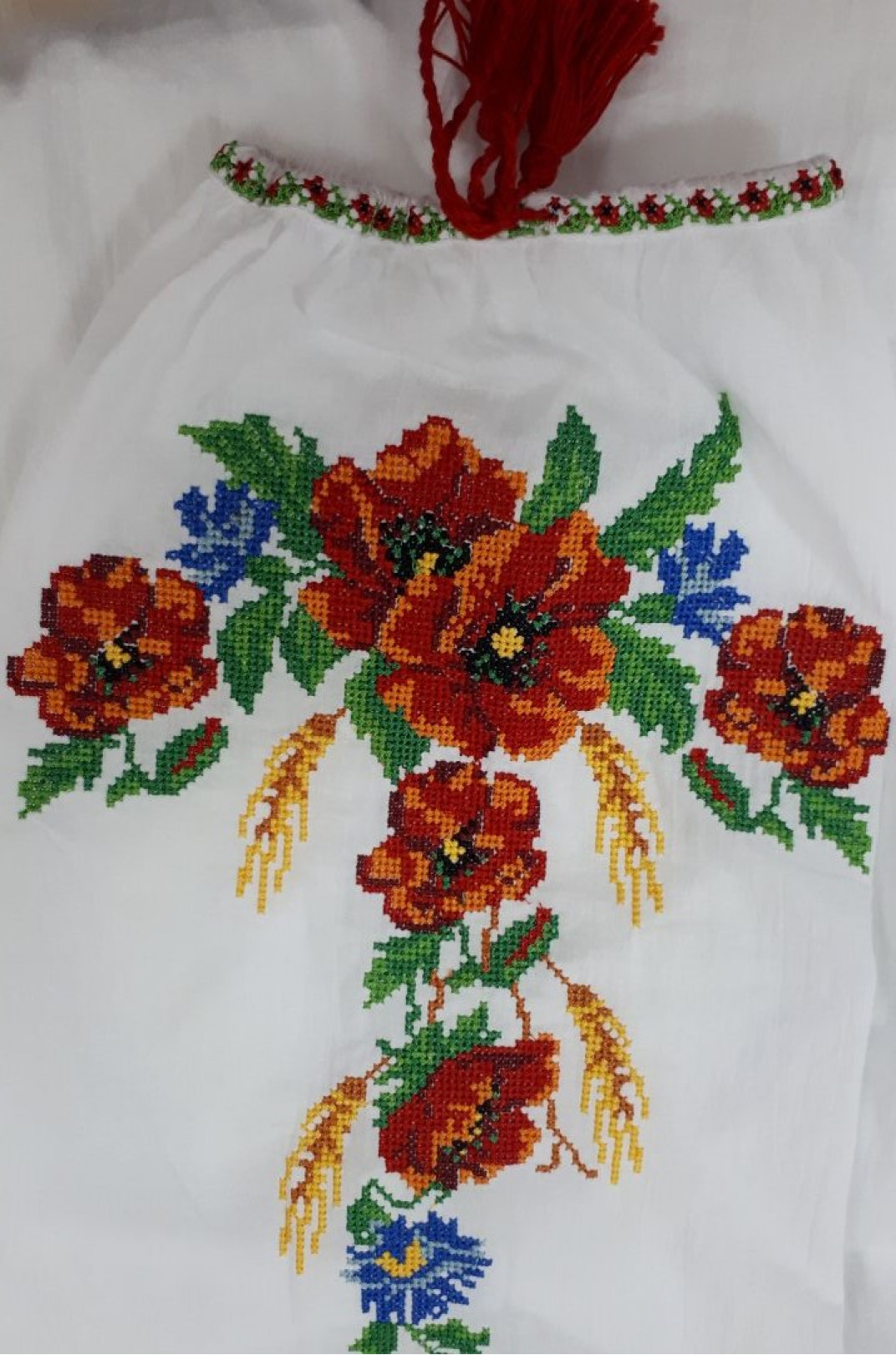 Вишиванка-блуза з квітковим орнаментом