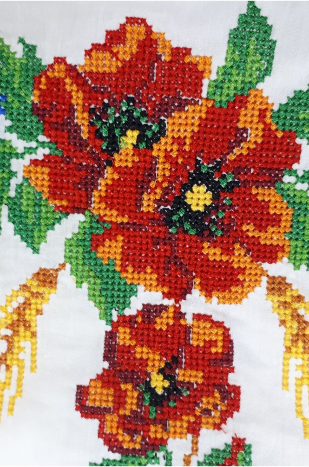 Вышиванка-блуза с цветочным орнаментом