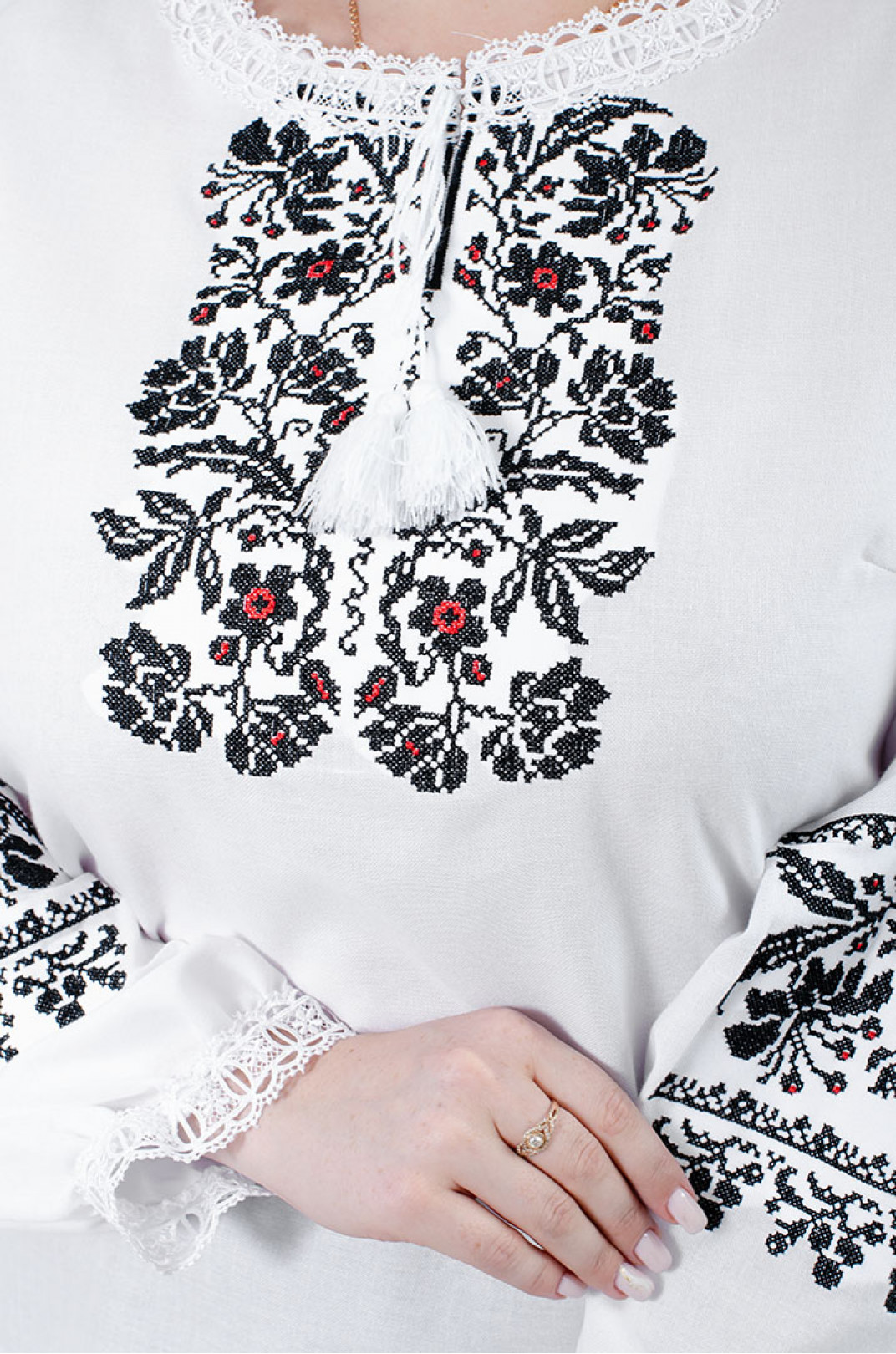 Вышиванка-блуза льняная с кружевом батал
