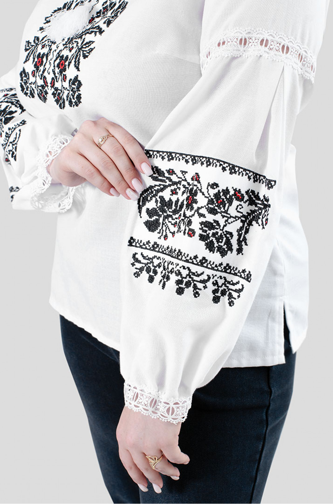 Вишиванка-блуза льняна з мереживом батал