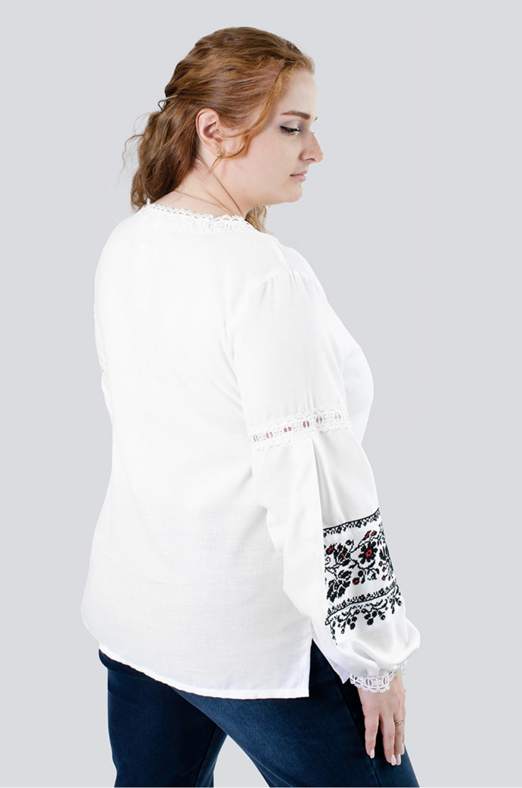 Вышиванка-блуза льняная с кружевом батал