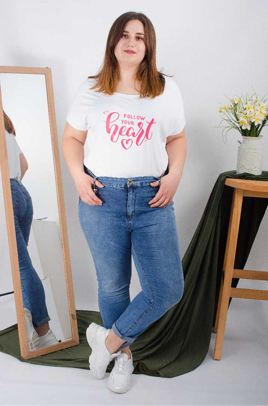 Стильні джинси завужені з декором на кишенях батал