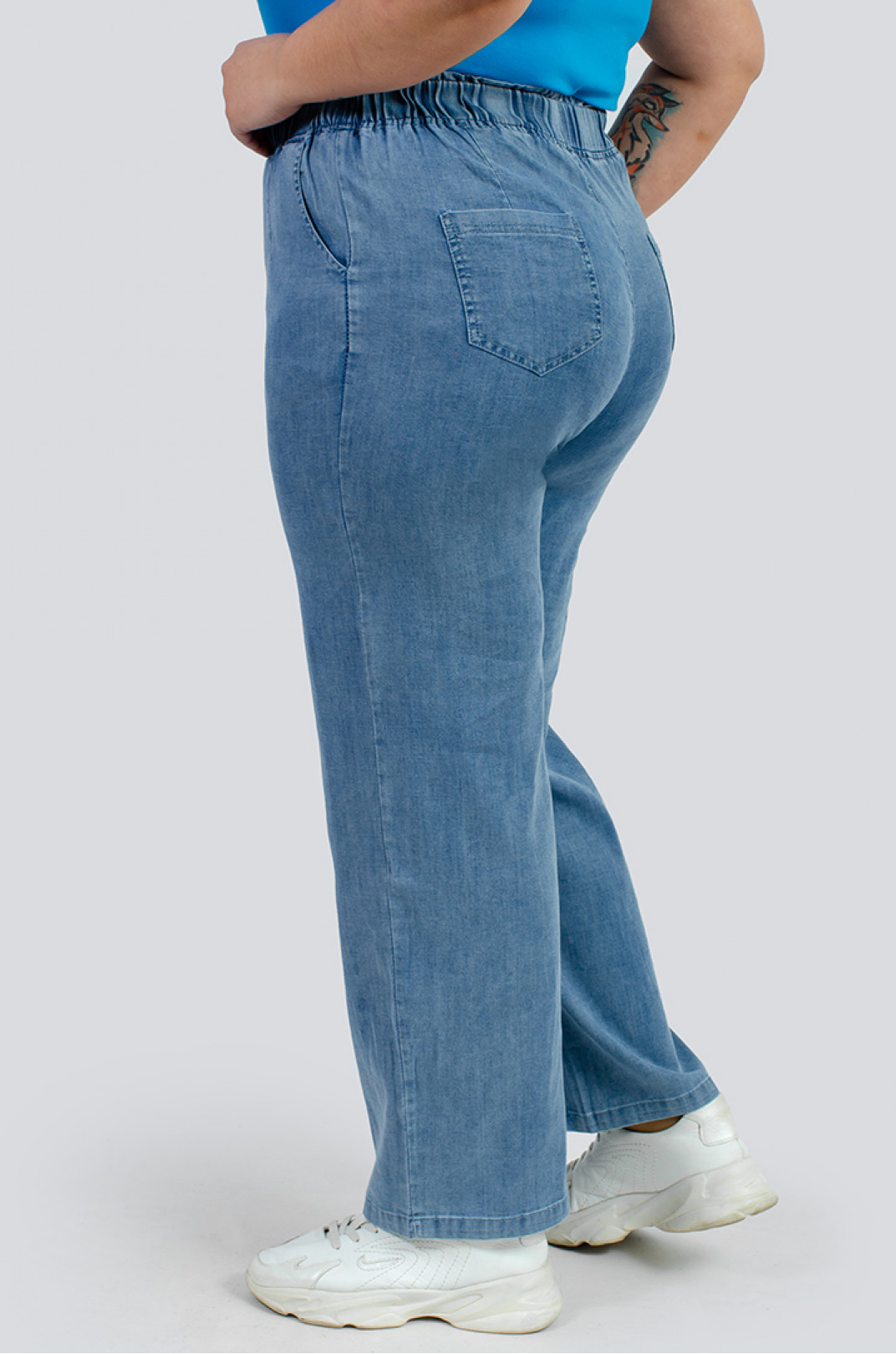 Легкие широкие джинсы больших размеров