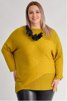 Джемпер с асимметричным рельефным узором больших размеров