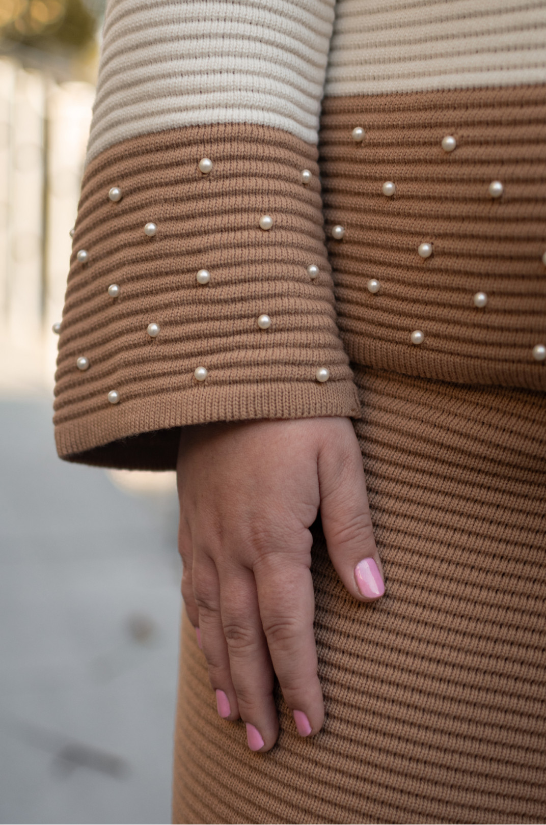 Костюм вязаный свитер и юбка декорированный жемчугом супер батал