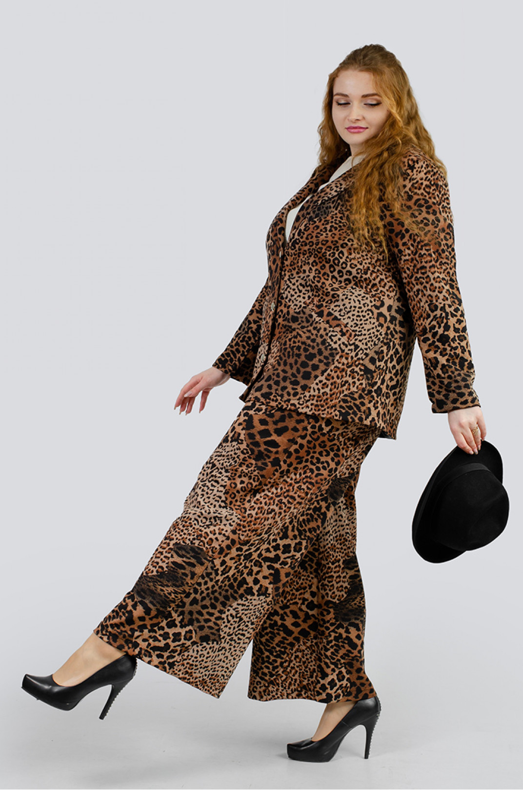 Неймовірний леопардовий костюм великих розмірів