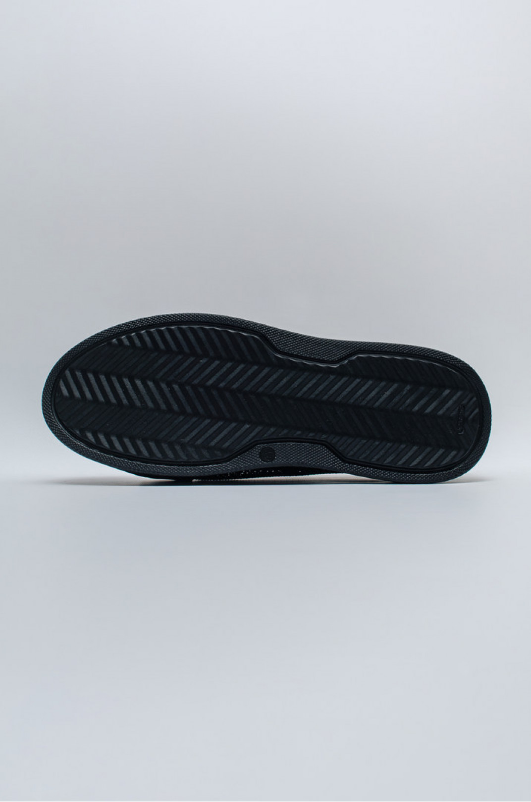 Черные кроссовки со вставками из крупной сетки больших размеров