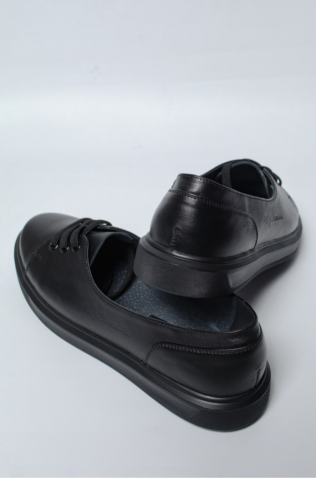 Кеды черные кожаные со шнуровкой больших размеров