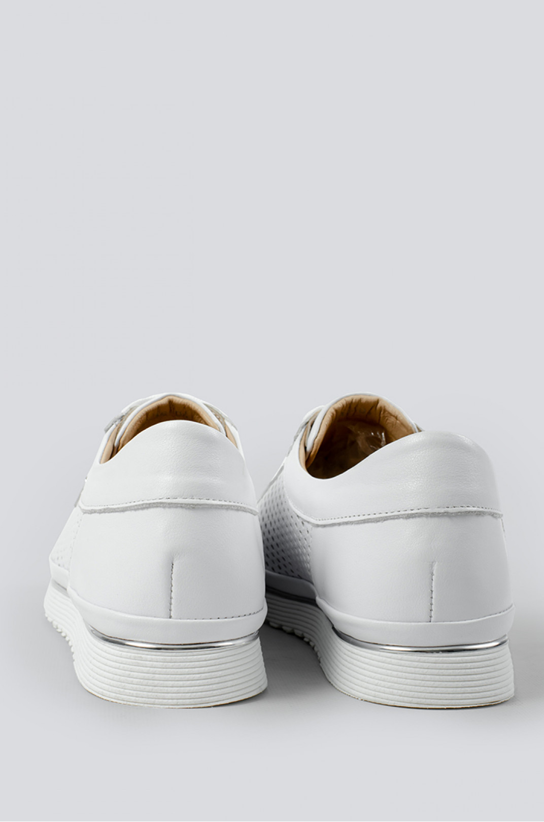 Білі кросівки з перфорованої шкіри великих розмірів
