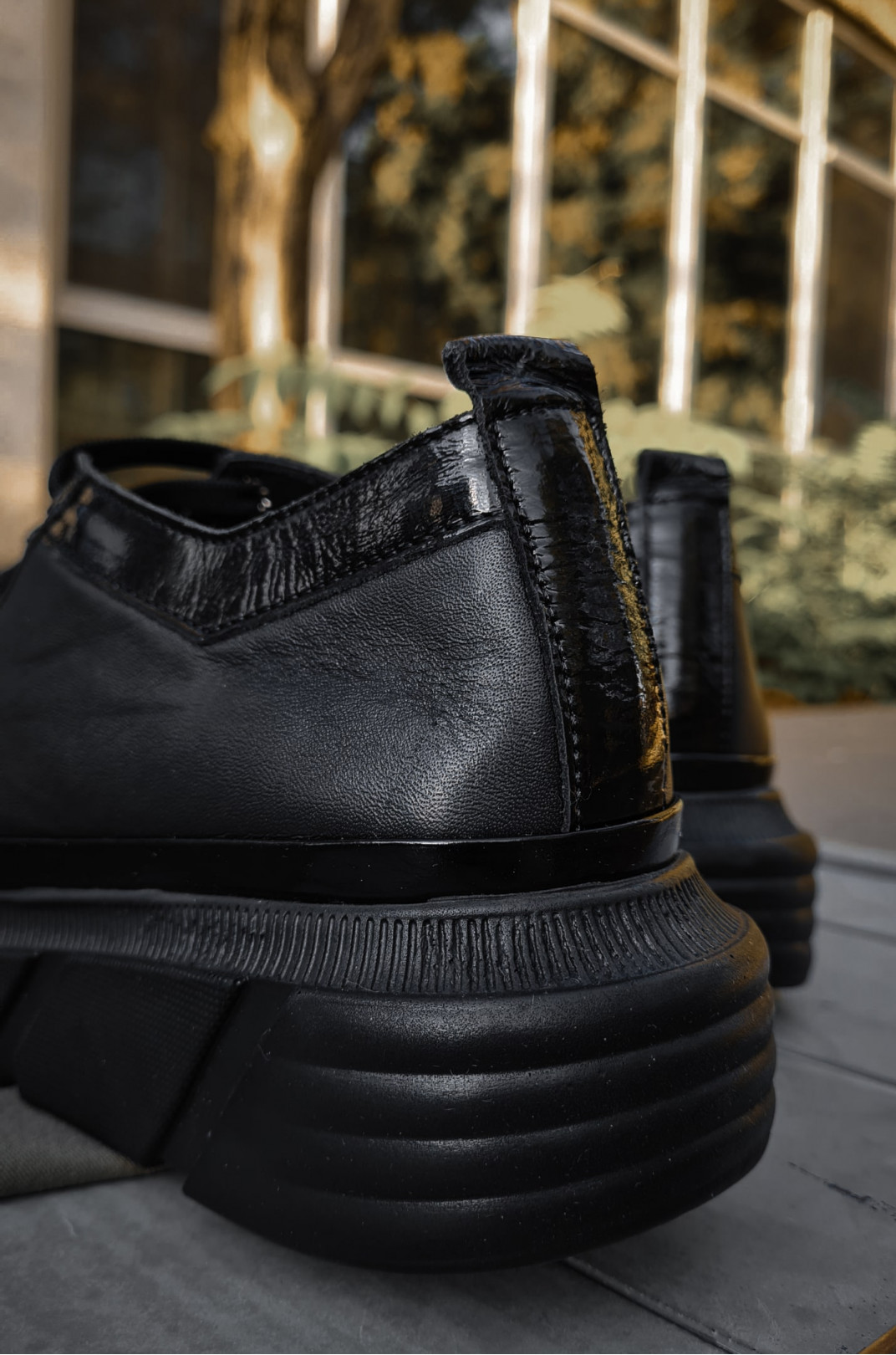 Удобные базовые кроссовки черная кожа больших размеров