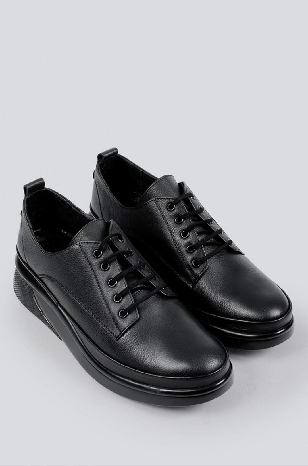 Кросівки чорні на текстурній платформі великих розмірів