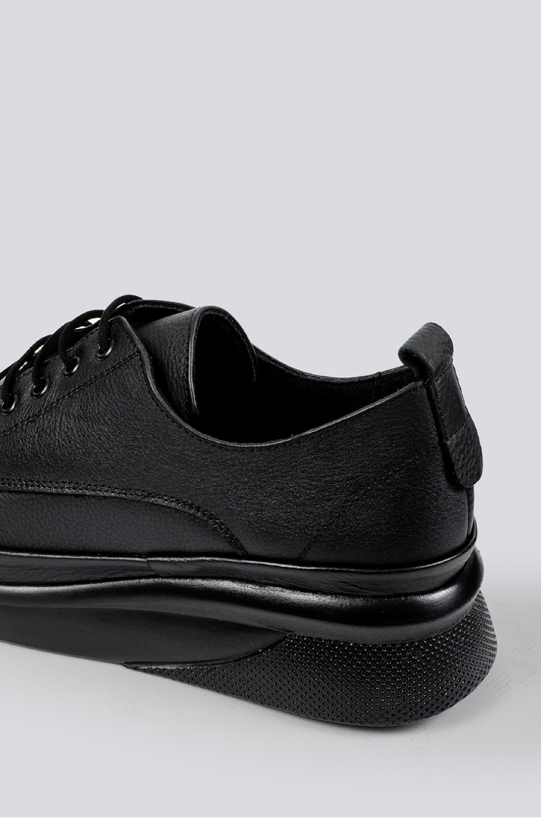 Кросівки чорні на текстурній платформі великих розмірів