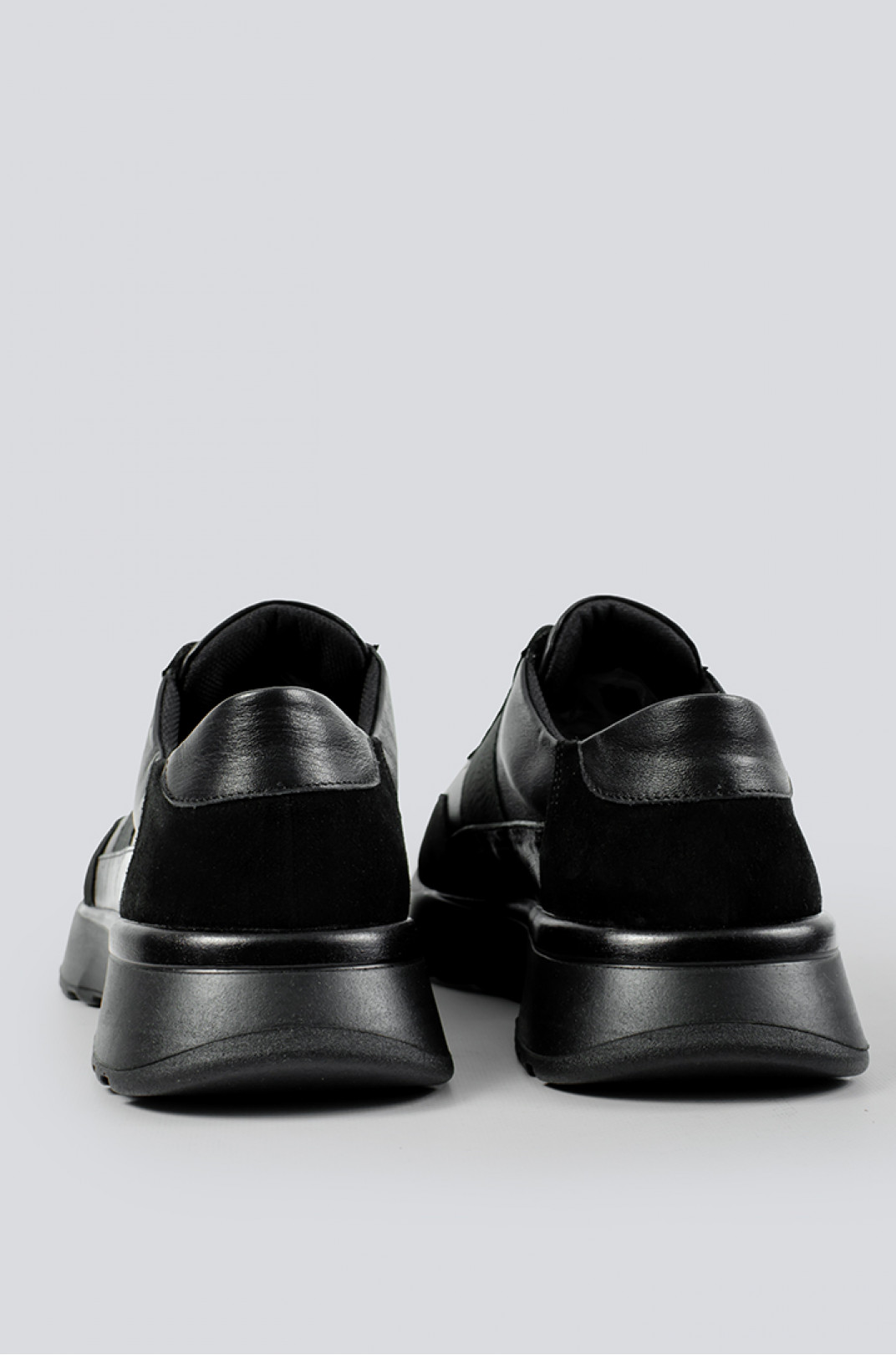 Кросівки чорні зі шкіри та замші великих розмірів