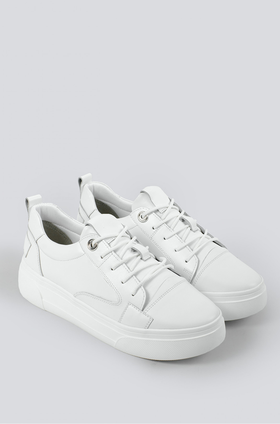 Зручні білі кросівки великих розмірів